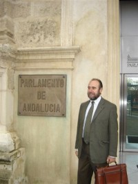 fotografia-puerta-parlamento-andalucia.JPG